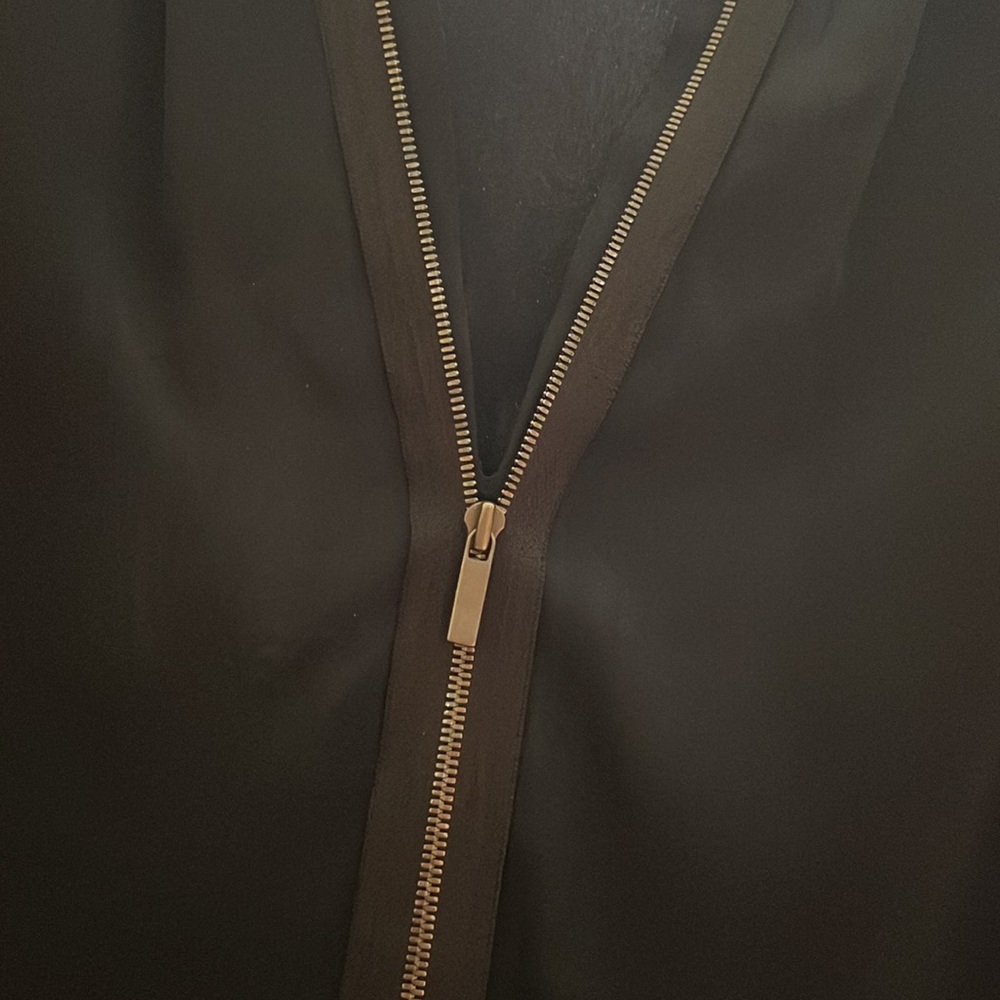 Elie Tahari Zipper Detail Navy Silk Blouse - Picture 4 of 4
